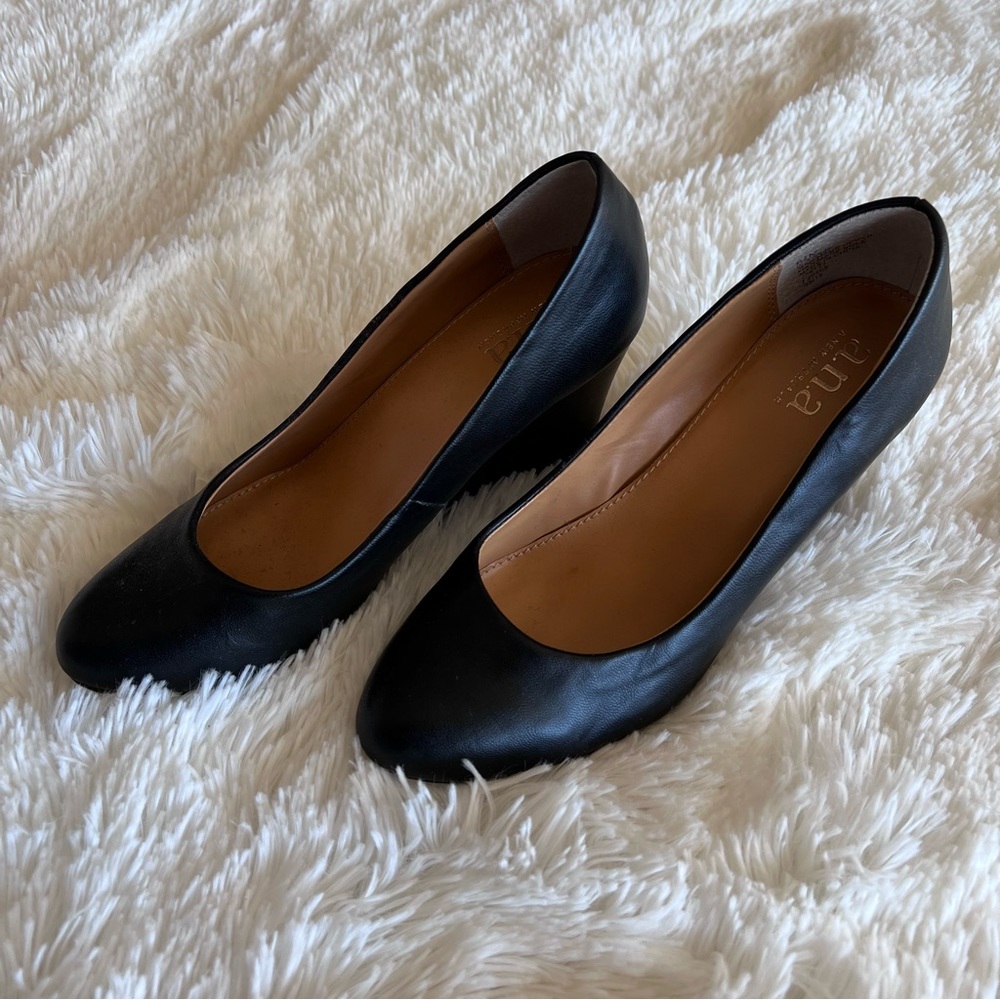 Ana Wedges Size 6.5